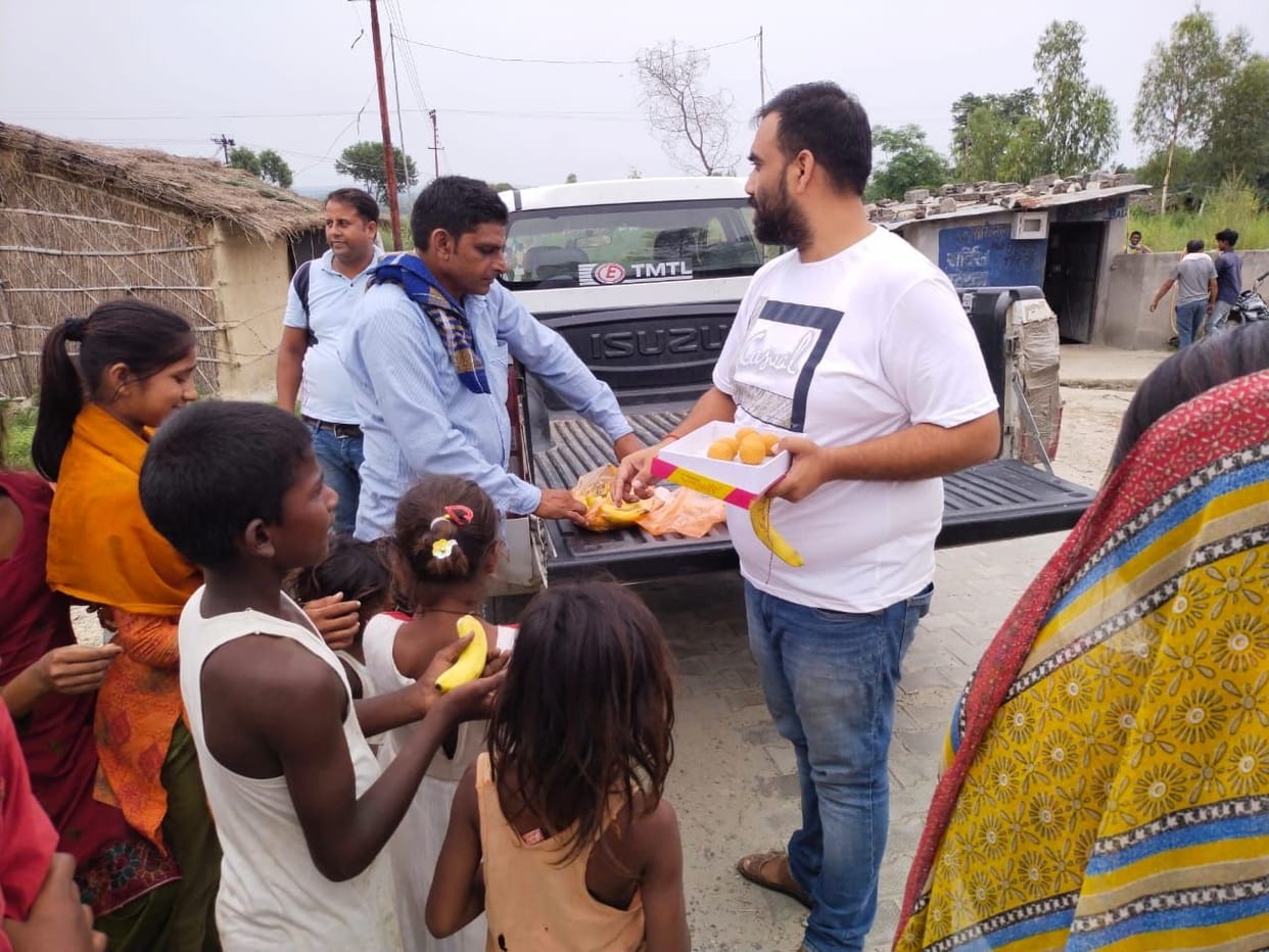 Fruits and sweets distributed among the children of migrant laborers