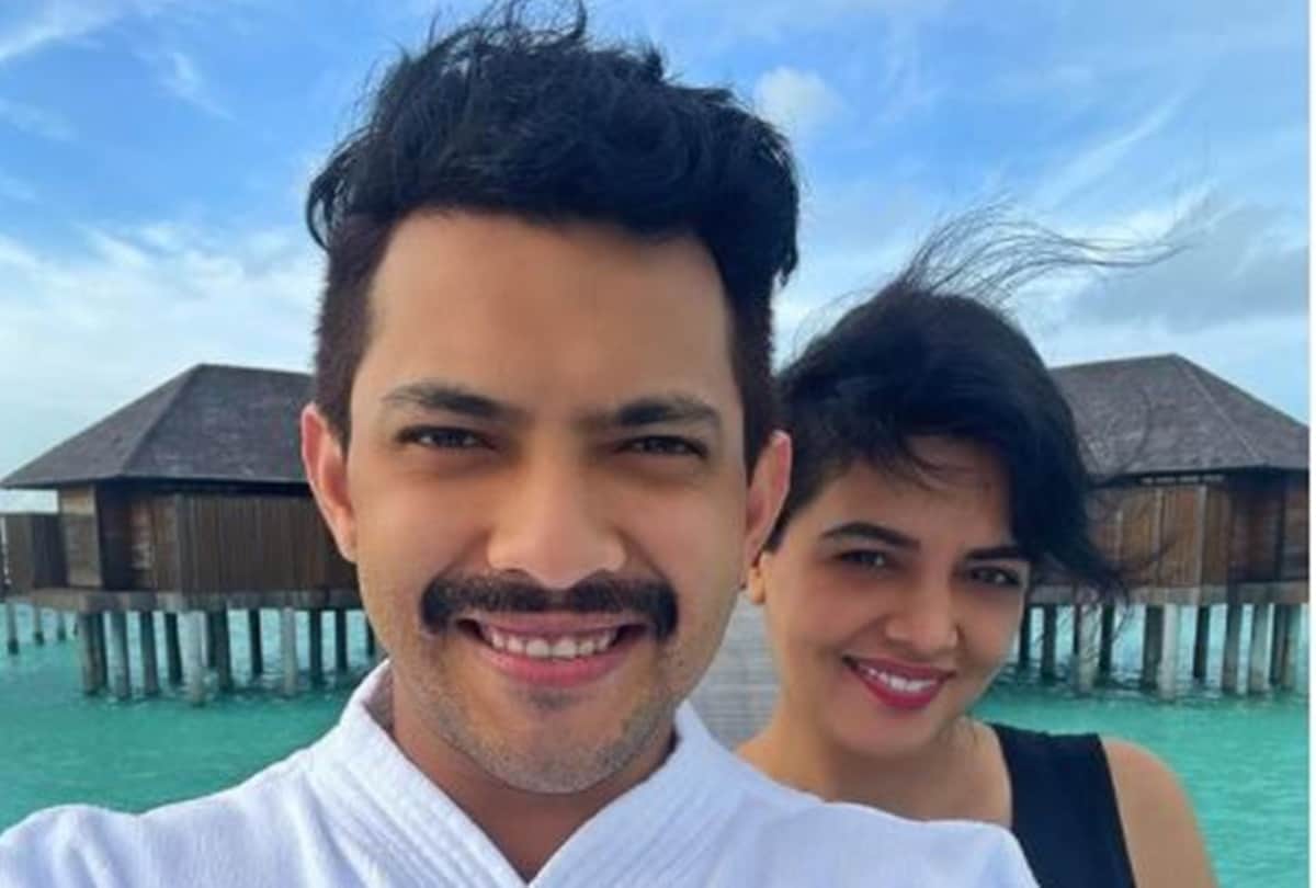 Aditya narayan headed to Maldives with wife shweta after wrap up of Indian Idol share selfie