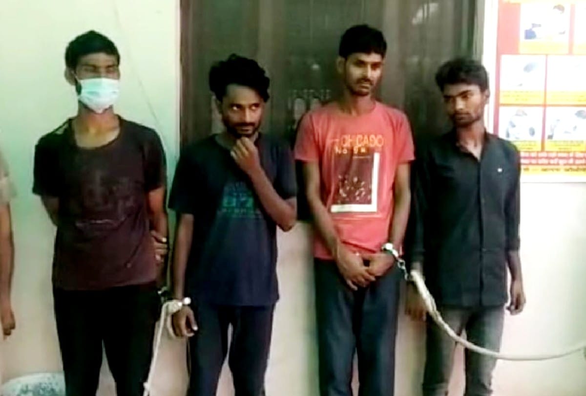 five miscreants arrested for stealing jewellery from sarraf in agra
