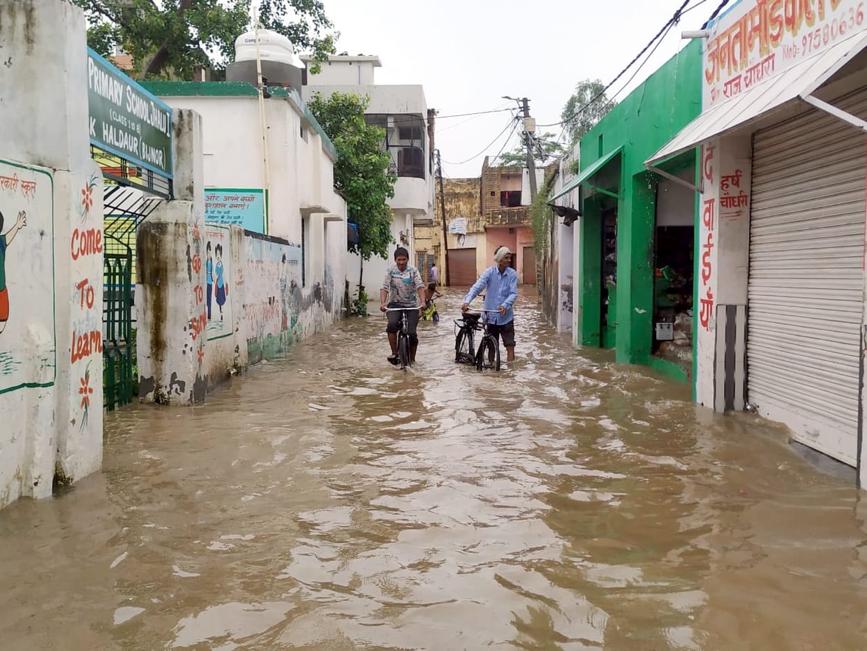 People upset due to waterlogging at Ramlila crossroads