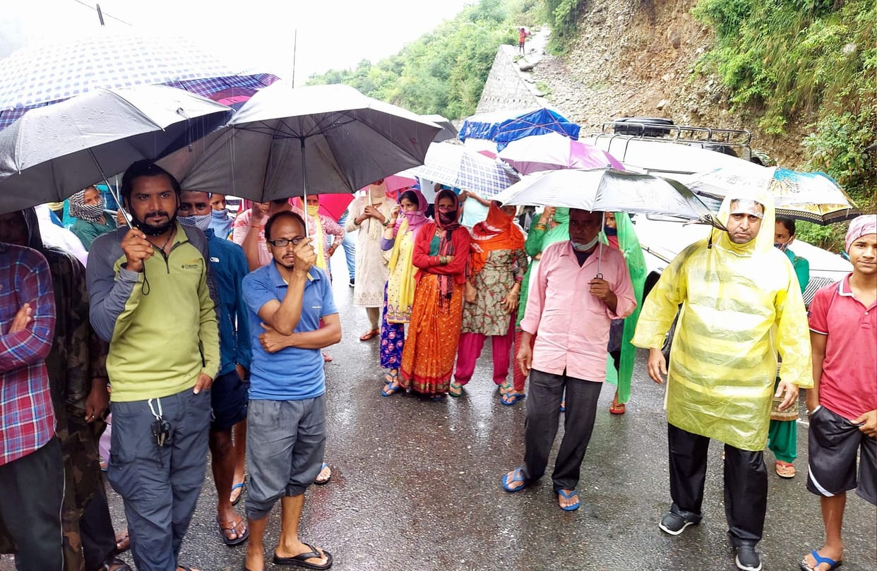 Villagers of Badathi blocked the Gangotri highway