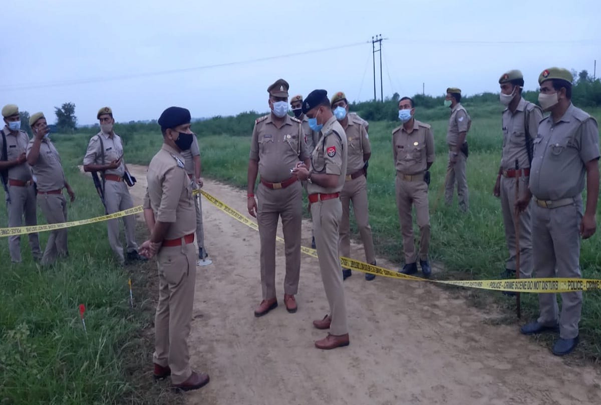 Police encounter with robbers one injured due to bullet two absconding 