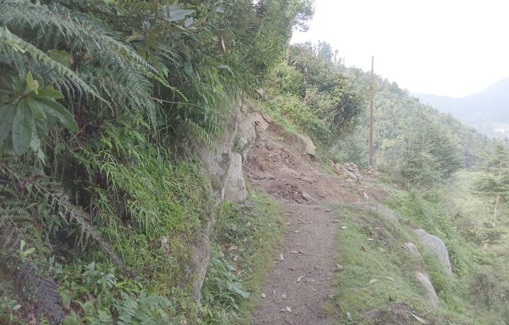 The road in Rikhnabehi is not even a far way away.
