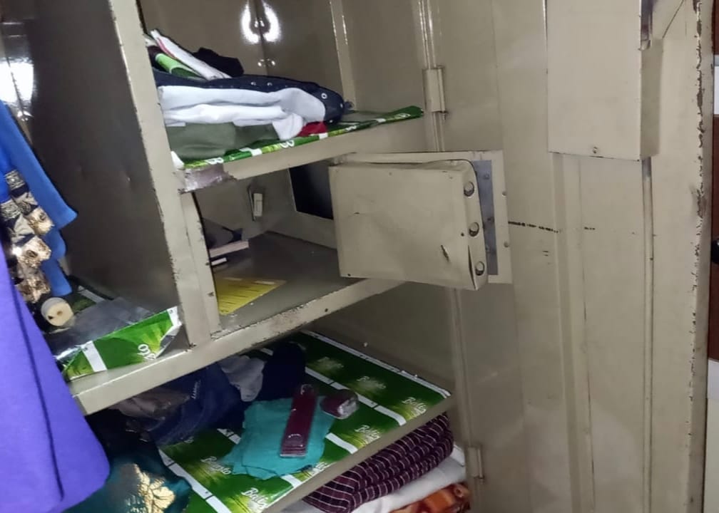 Five lakh rupees stolen in policeman's house