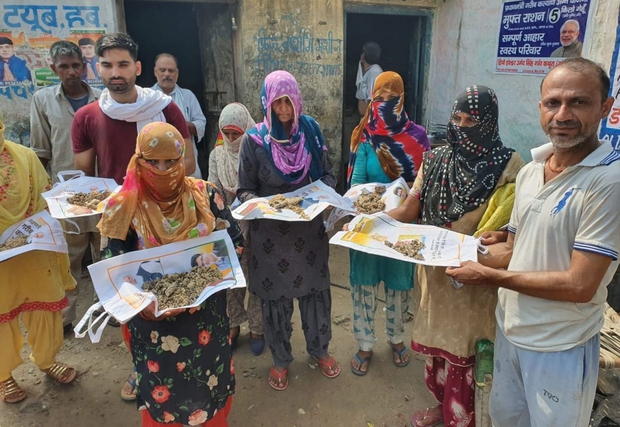 Annapurna Utsav: Bad wheat found in ration depot, villagers blew empty bags