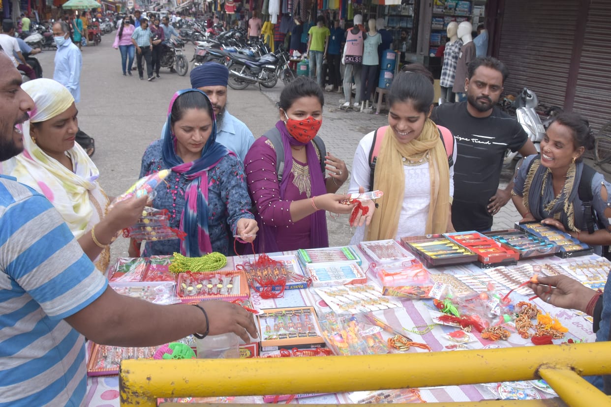 Raksha Bandhan: Sisters buy rakhis and brothers buy gifts