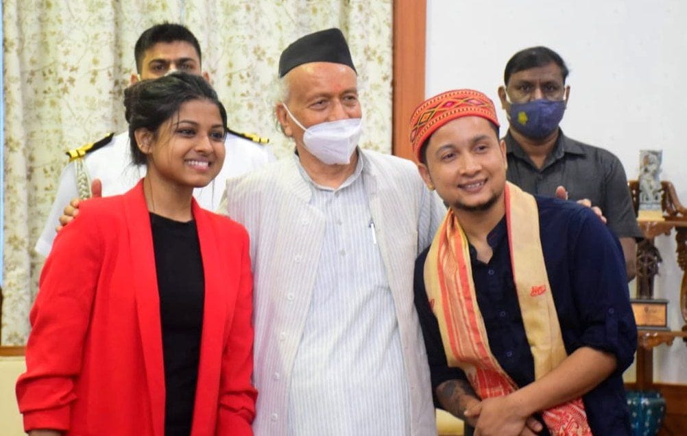 Pawandeep mate with Governor Koshyari