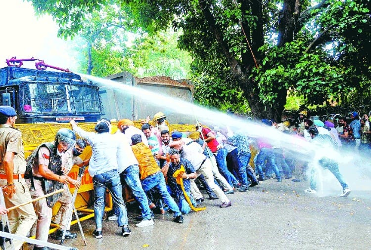 Police used water cannon and tear gas on employees in Chandigarh