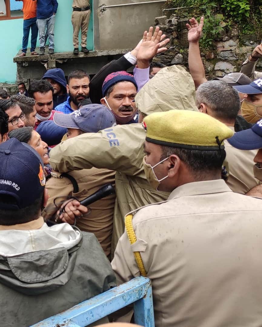 Badrinath Yatra : congress and localities badrinath dham march and protest for not starting badrinath yatra