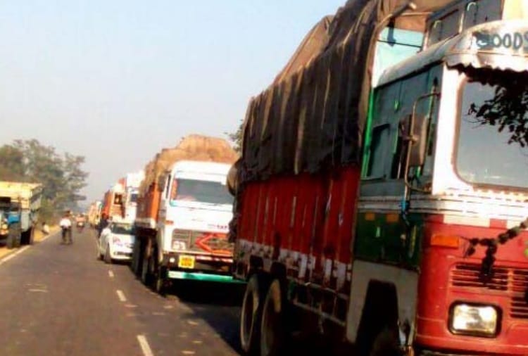 Wheat consignment of Anna Yojana stopped due to trucks not getting the way to go to the warehouse