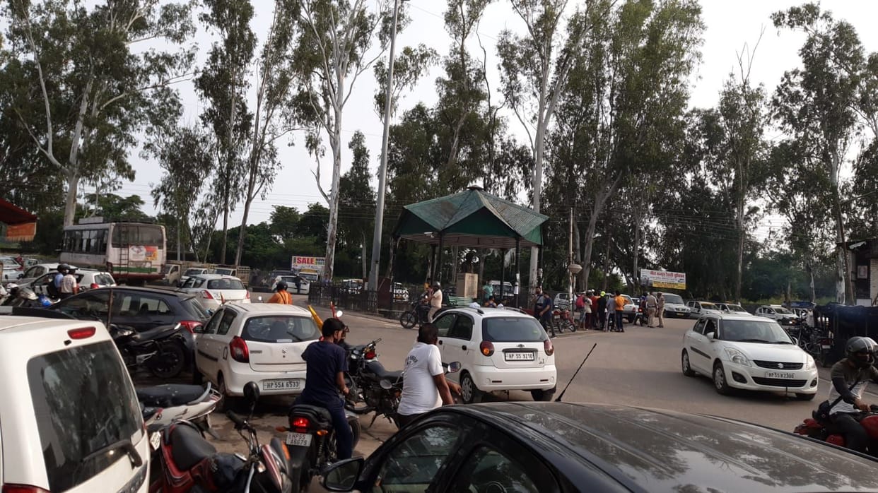 Trouble due to lack of direction indicator warning board at Inderpal Chowk
