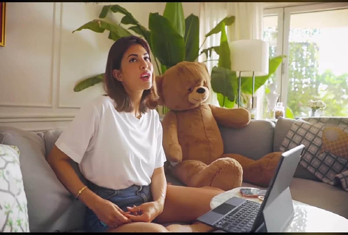 Actress Priyanka Chopra Mumbai's house is very beautiful from inside now Jacqueline Fernandez is living here on rent see pic's