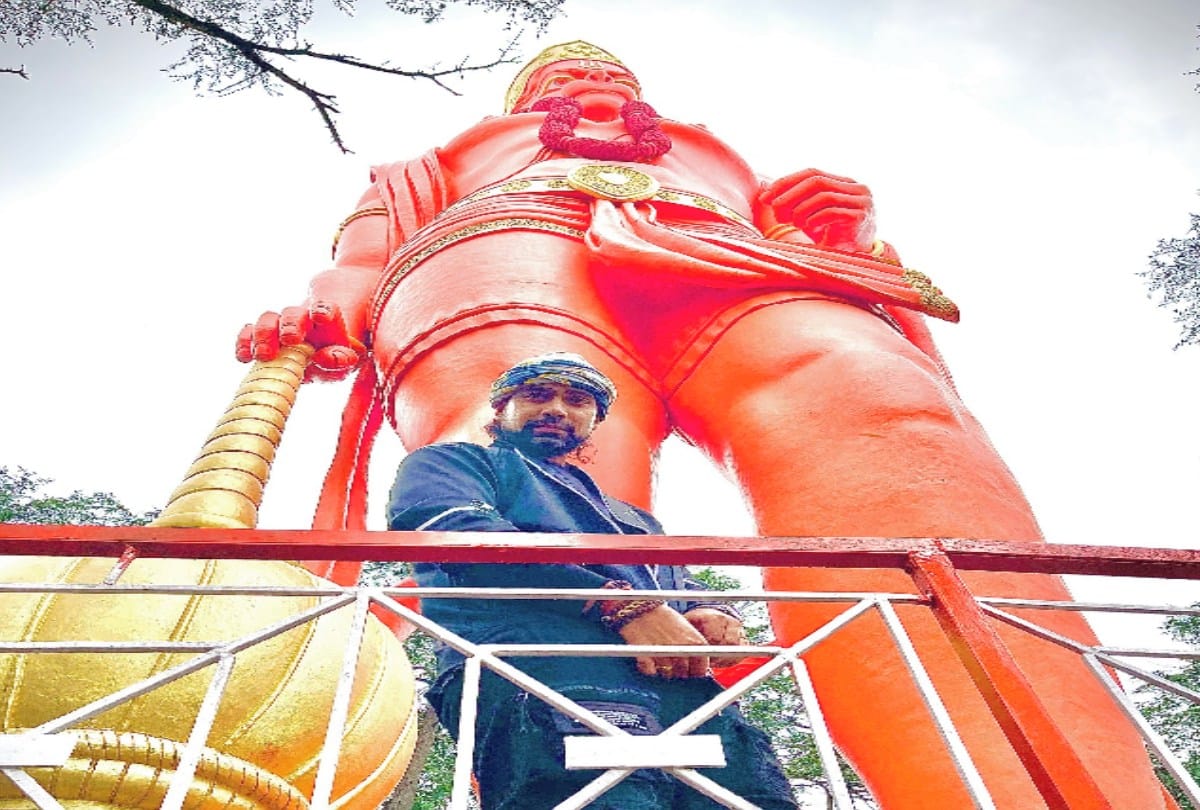 bollywood singer jubin nautiyal visited famous jakhu hanuman temple in shimla