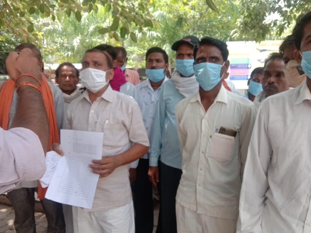 demand to remove encrochment, gram sabha land