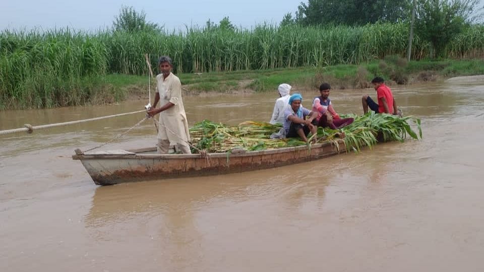 Water continuously increased in Solani river, panic among villagers