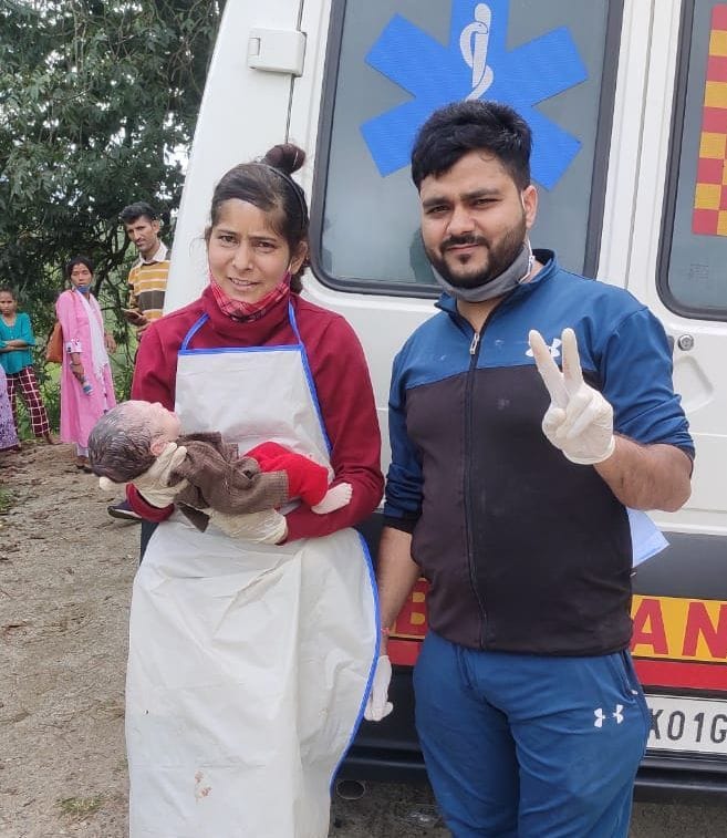 Safe delivery done in roadside ambulance in critical condition