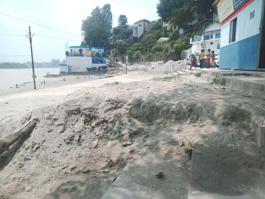 Triveni's confluence site, Ghat in bad condition