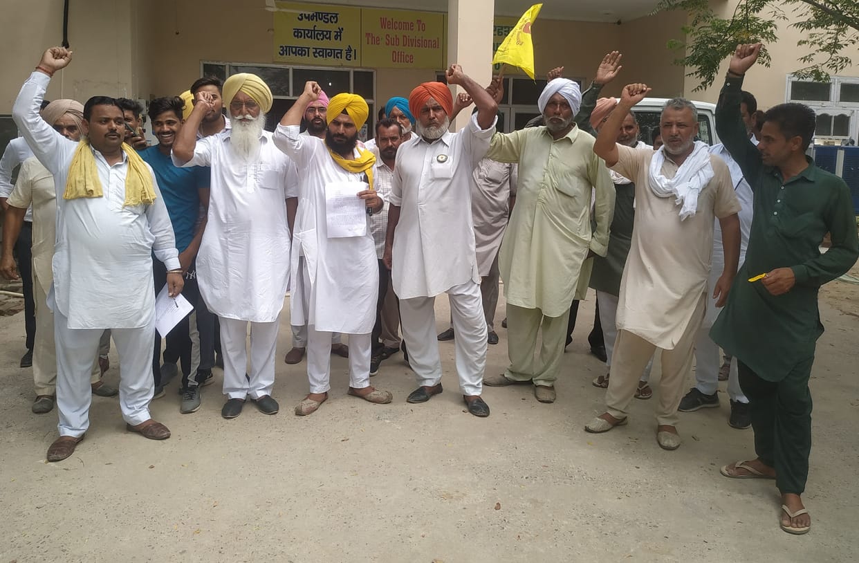 Work being affected due to non-availability of officers in sub-division and tehsil, troubled people demonstrated