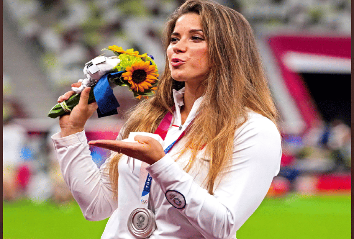 Tokyo medalist maria andrejczyk auction silver medal for infant operation