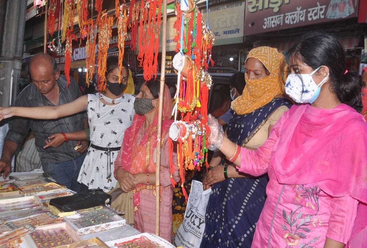 agra markets decked on Raksha Bandhan