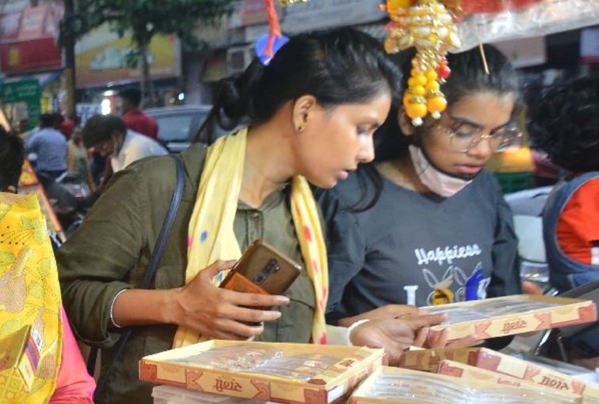 agra markets decked on Raksha Bandhan