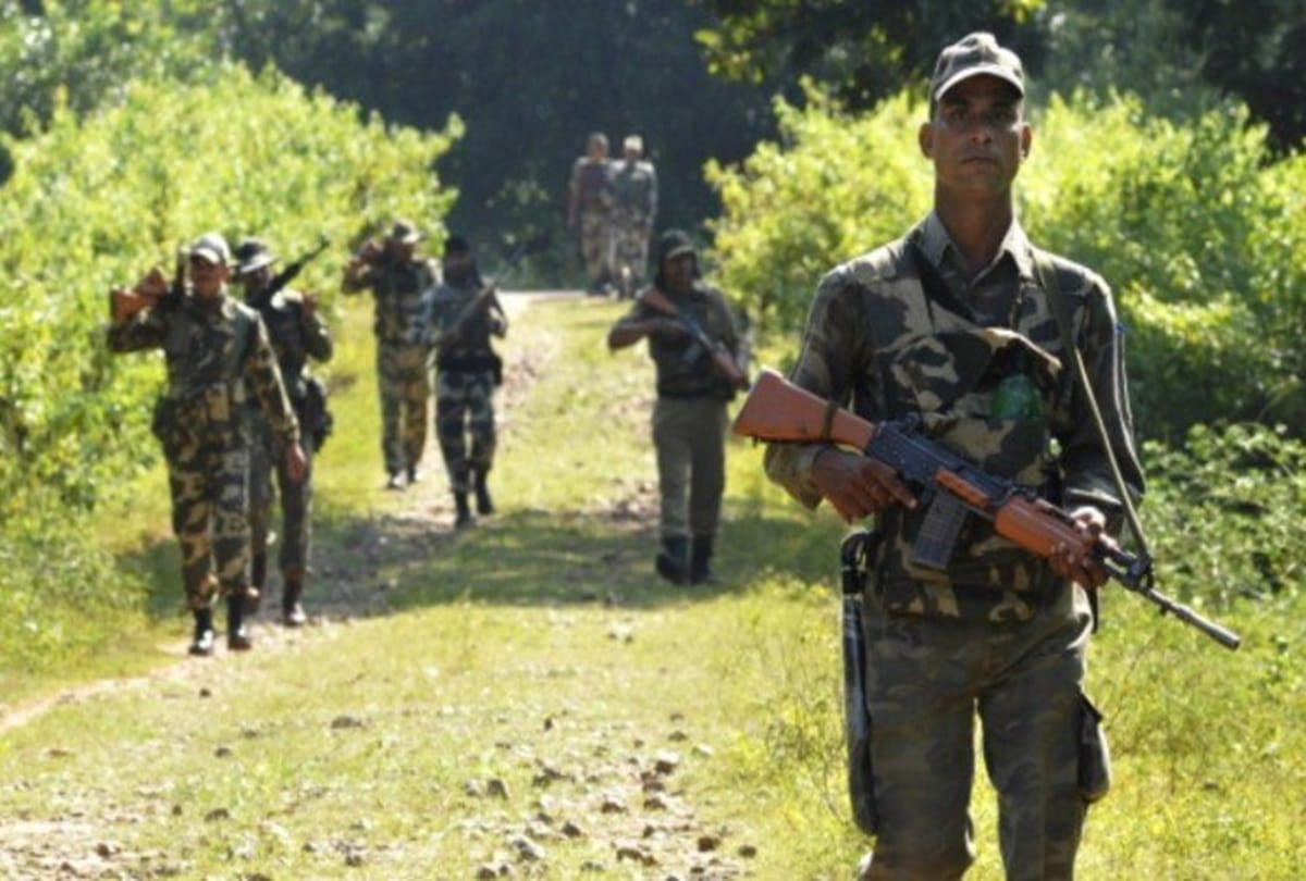 CRPF head constable died another injured in an accidental firing in a bus they were travelling in Bijapur