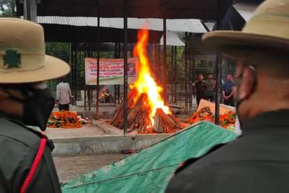 सैन्य सम्मान के साथ किया गया अंतिम संस्कार।