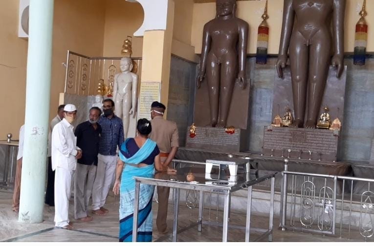theft in madanpur jain mandir, five lakh currncy stealed