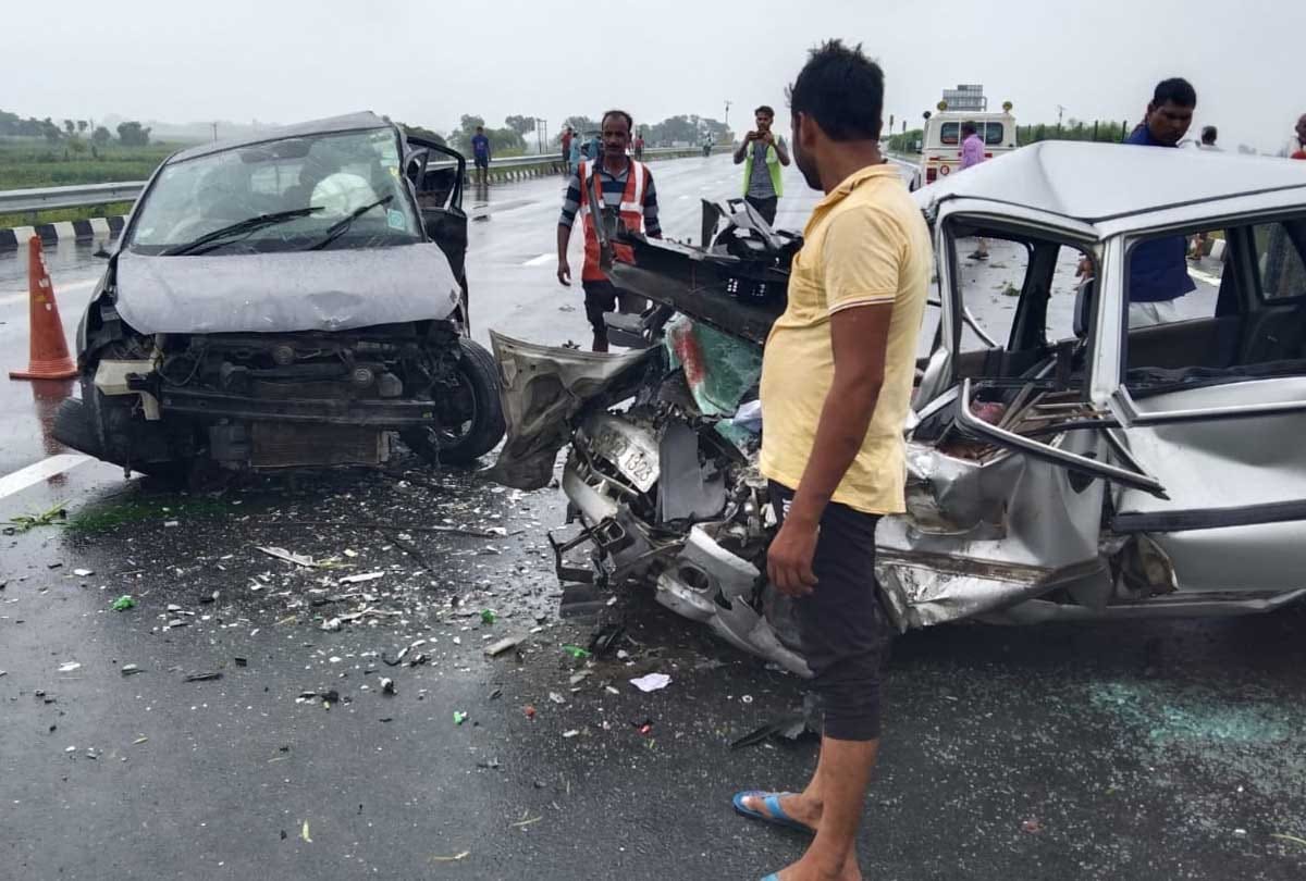 UP: horrific road accident on Agra Lucknow Expressway in Kannauj, two cars collided