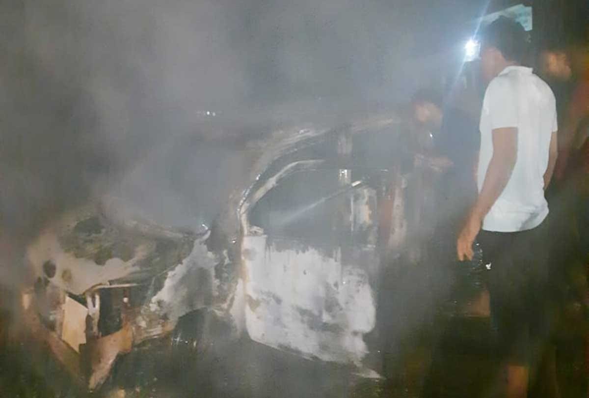 Kanpur dehat: there was a stir after car burnt stuck in mud