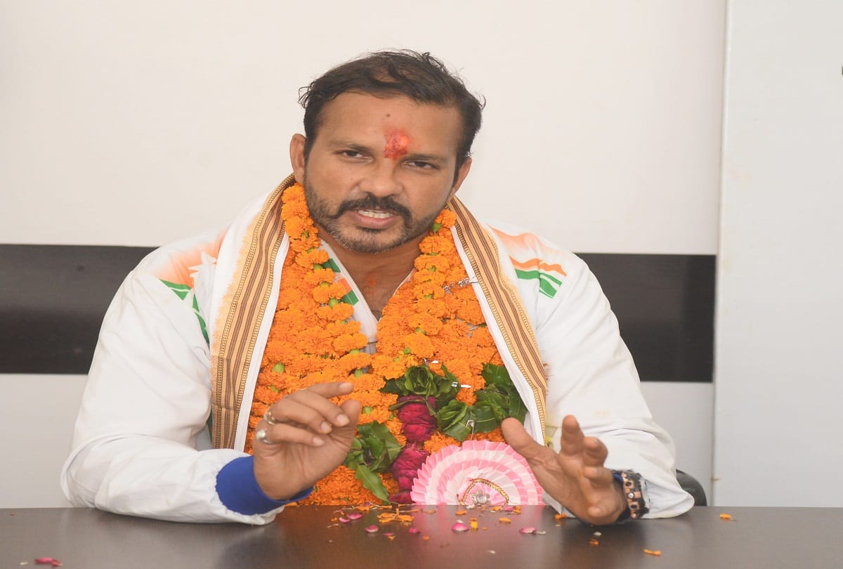Indian hockey coach Piyush Dubey welcomed the city, gave success mantras