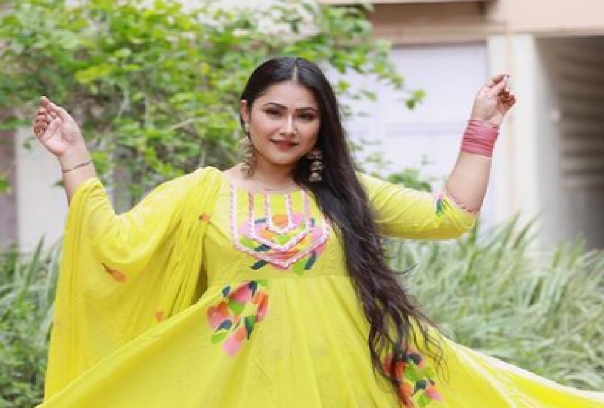 Priyanka pandit says just came to know about new mobile filter see instaagram video