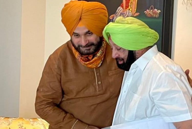 Punjab Congress chief Navjot Singh Sidhu along with Kuljit Nagra and Pargat Singh called on CM Captain Amarinder Singh  
