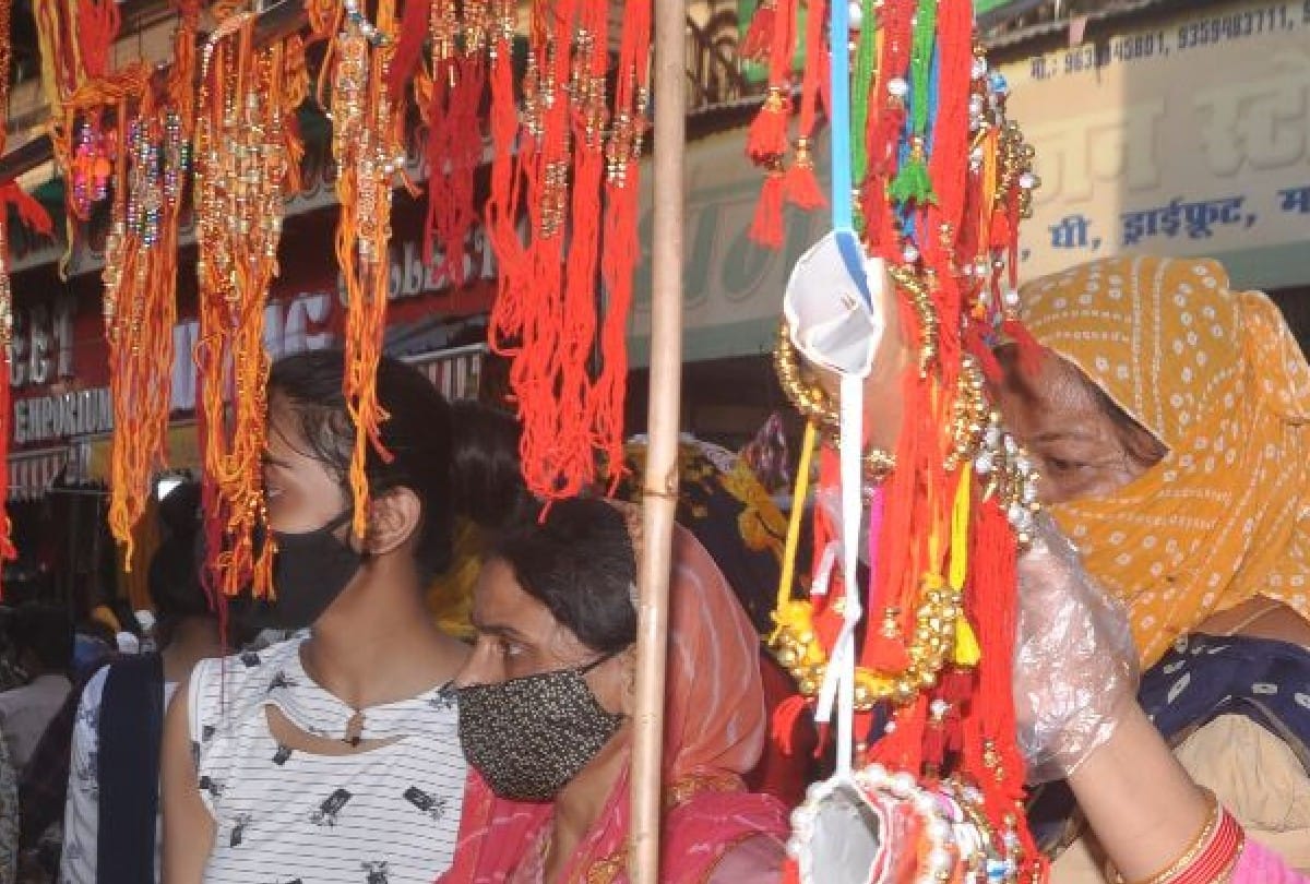 agra markets decked on Raksha Bandhan