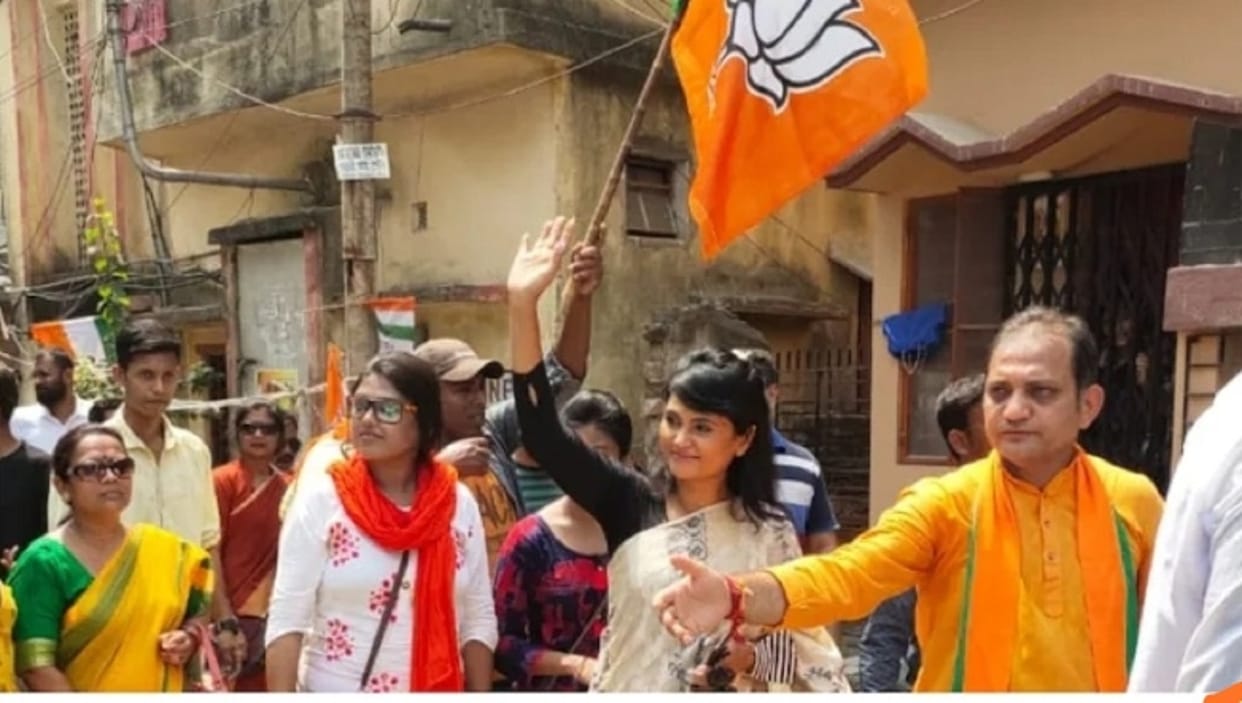 Bengali TV actress Roopa Bhattacharjee left BJP, attacked senior party leaders on Facebook