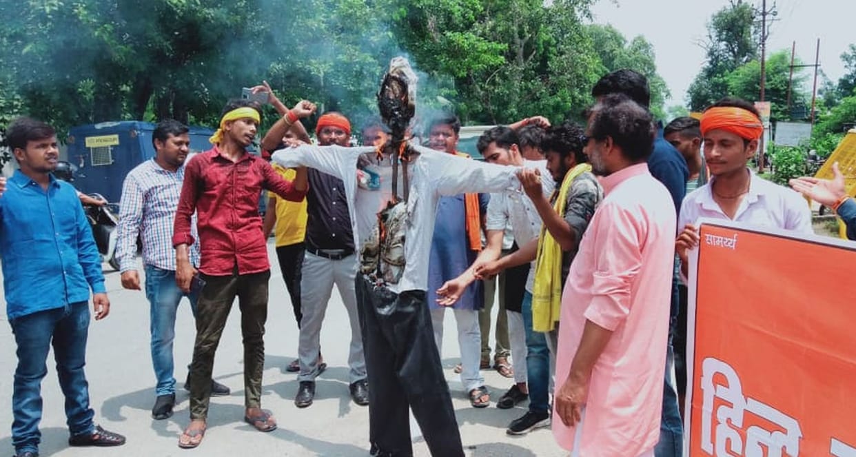 Protest aganist munawwar rana