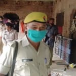 हत्याकांड के बाद छानबीन करती पुलिस