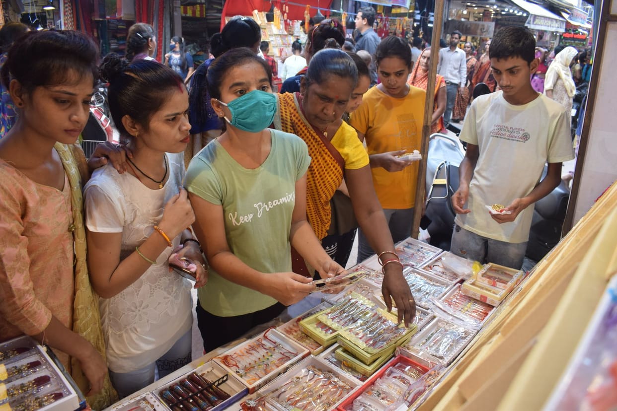 Markets are buzzing throughout the day, Rakhi and sweets sold a lot