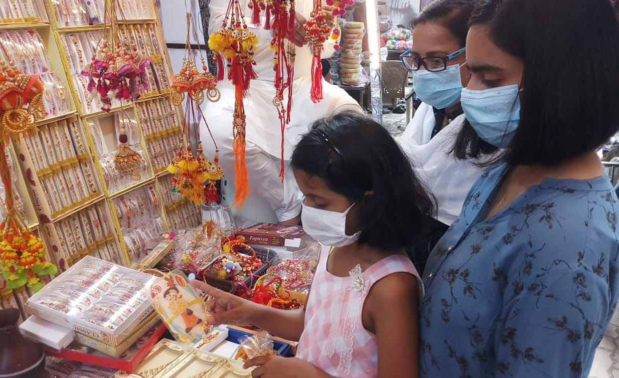 Today sisters will tie rakhi on brother's hand