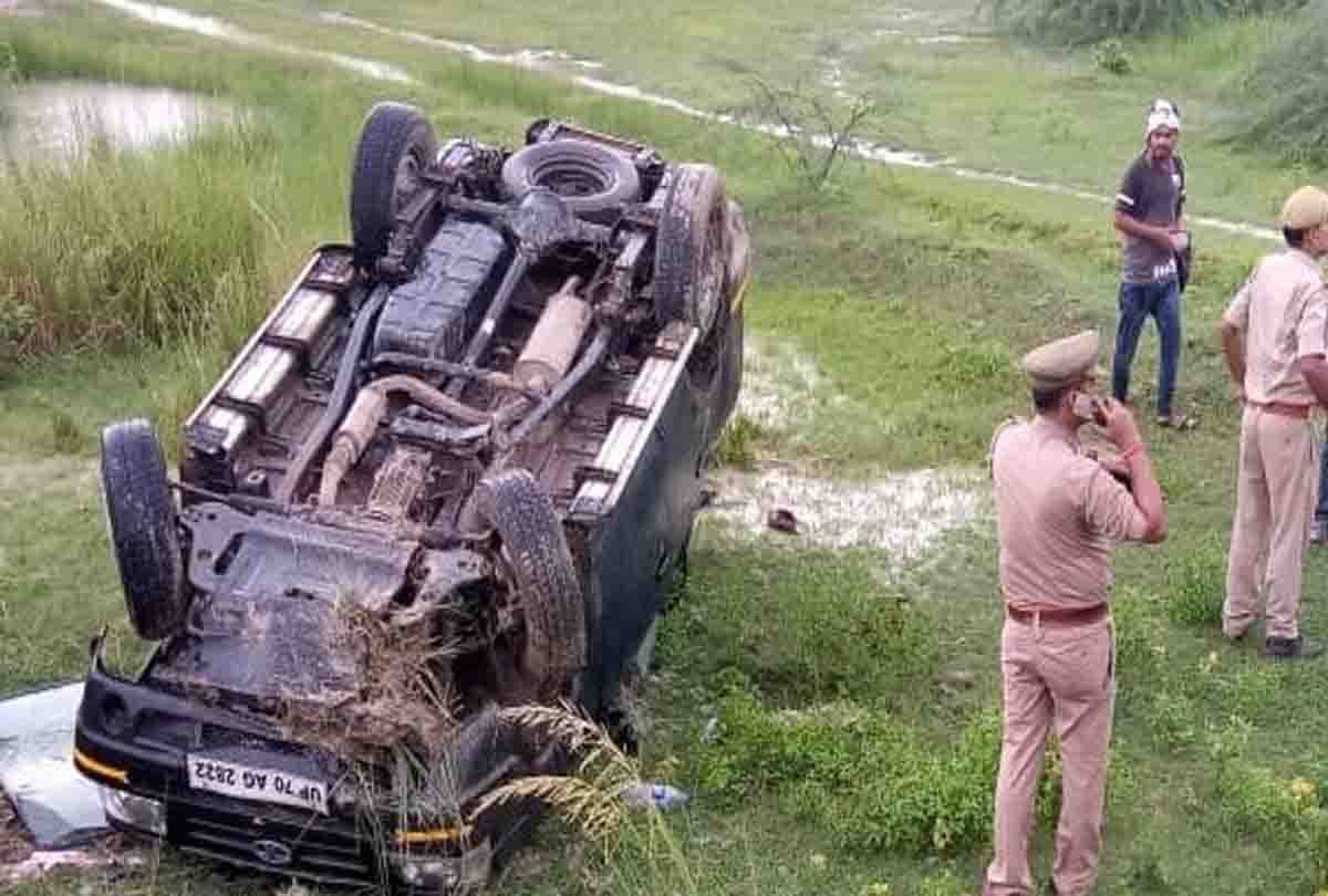 Road accident in Fatehpur, police vehicle overturned, six policemen injured