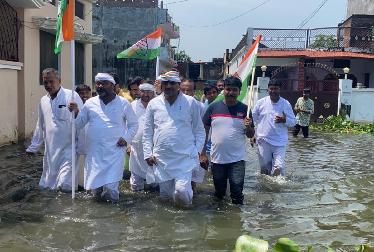 Ajay Kumar Lallu visited submerged localities of Gorakhpur