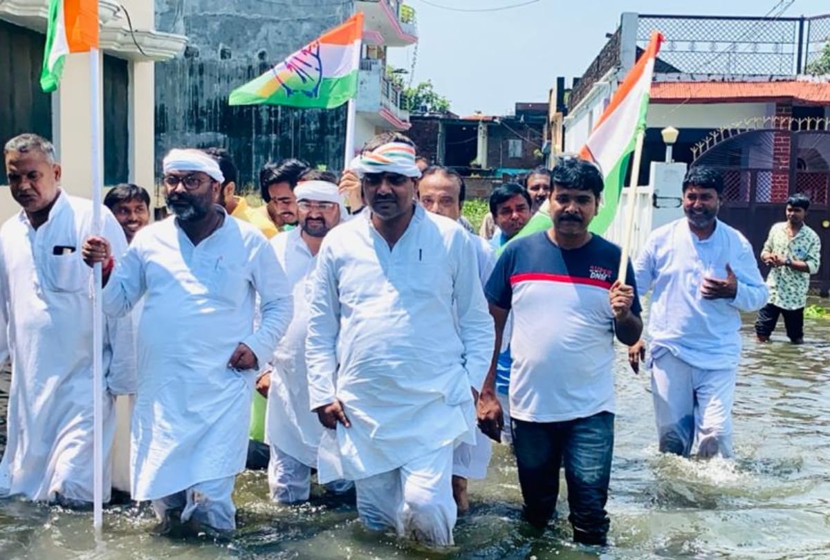 Ajay Kumar Lallu visited submerged localities of Gorakhpur