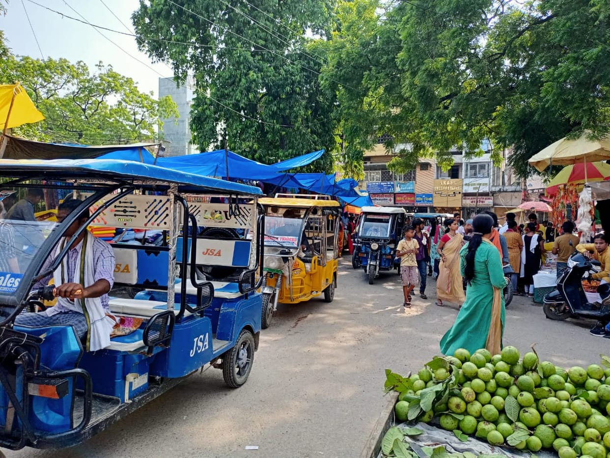 Increasing jam due to the rush of e-rickshaw