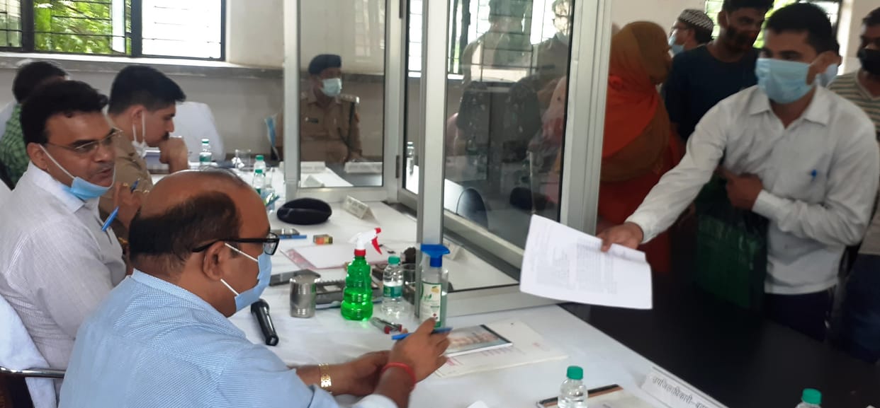District Magistrate listened to the problems of the villagers