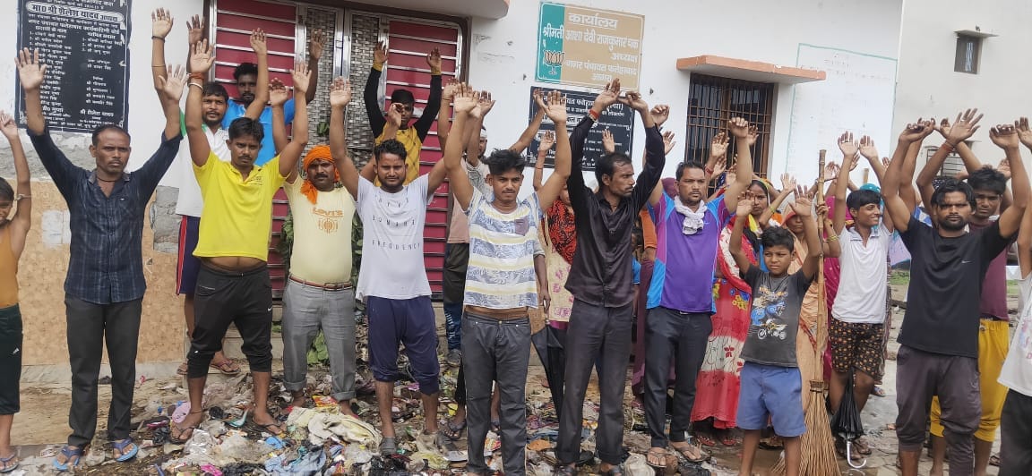 Contract workers of Fatehabad Nagar Panchayat stopped water supply