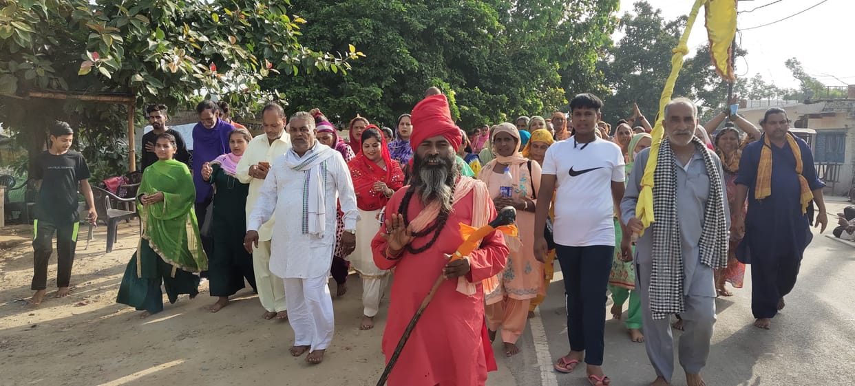 Mathura: Devotees circumambulate Giriraj ji