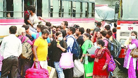 Rakshabandhan gave impetus to the sluggish cloth, sweets and gift business in Chaturmas