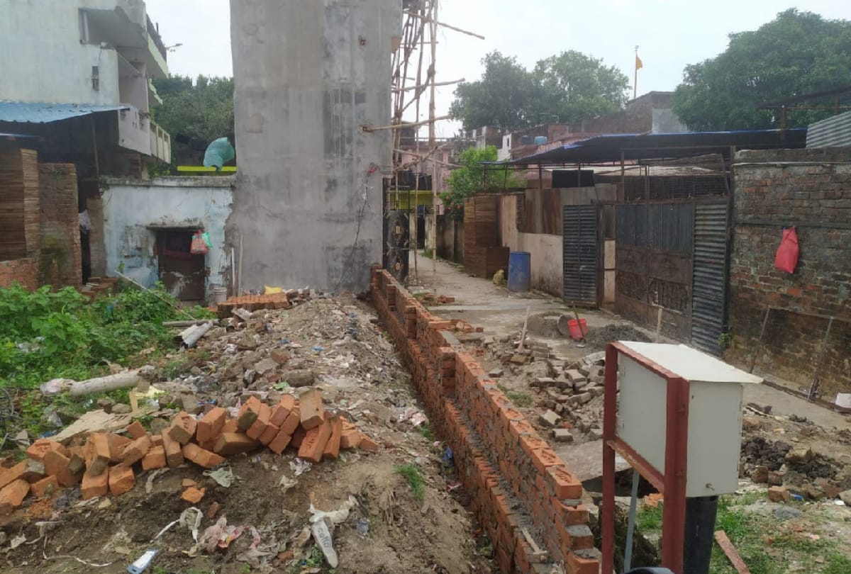 district administration vacated land mafia attempt to capture railway land in Gorakhpur