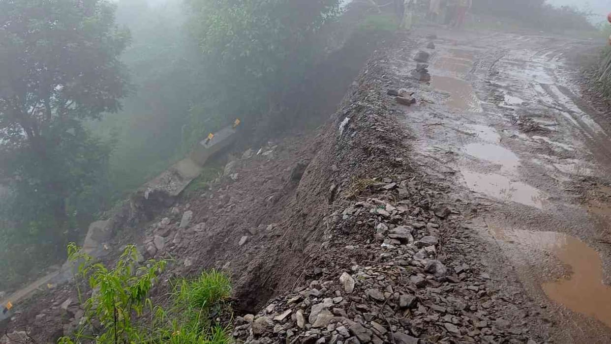 Two days rain caused loss worth 22 crore to PWD in Solan distt