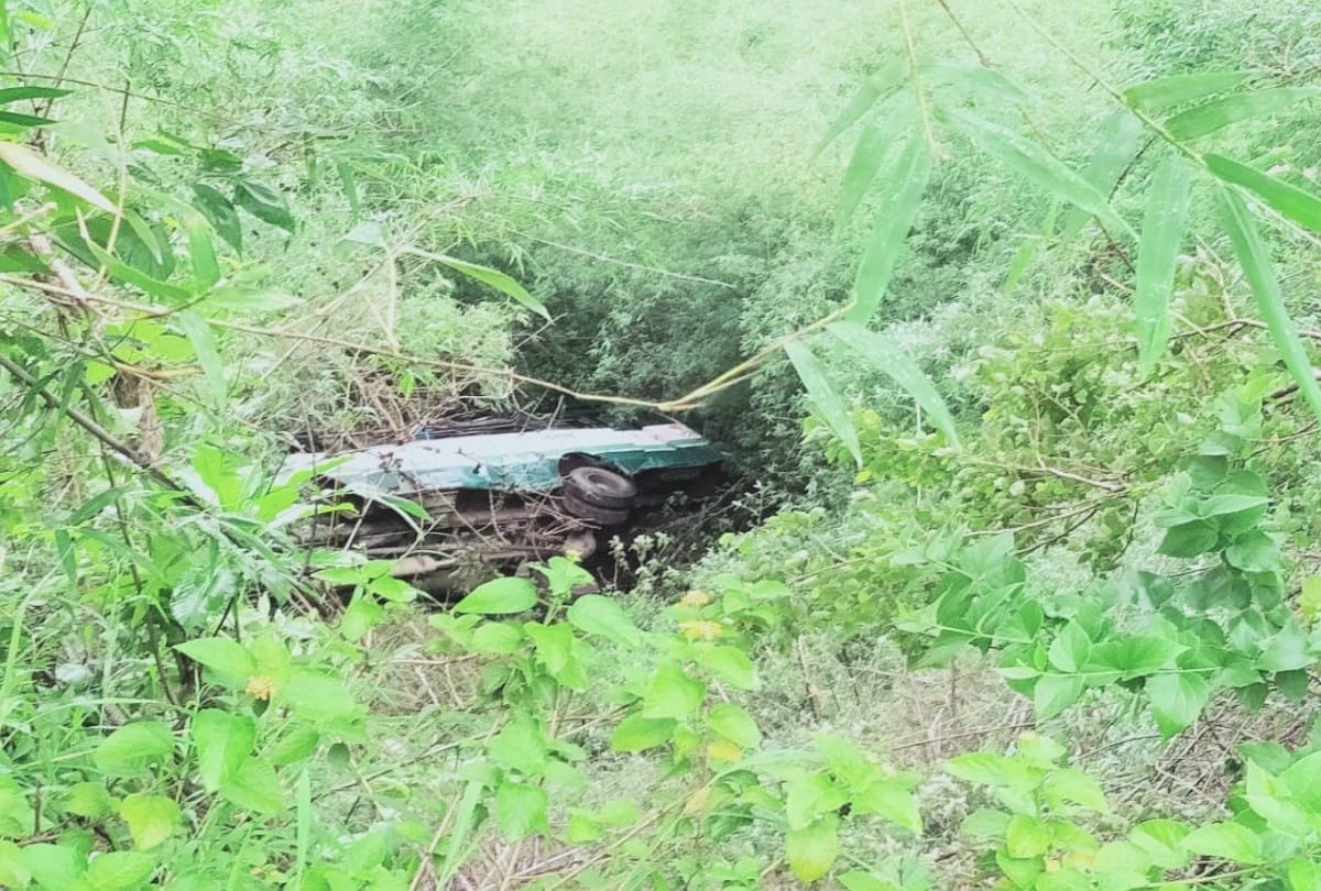 Three killed and 7 injured after SUV falls off bridge in Durg in chhattisgarh